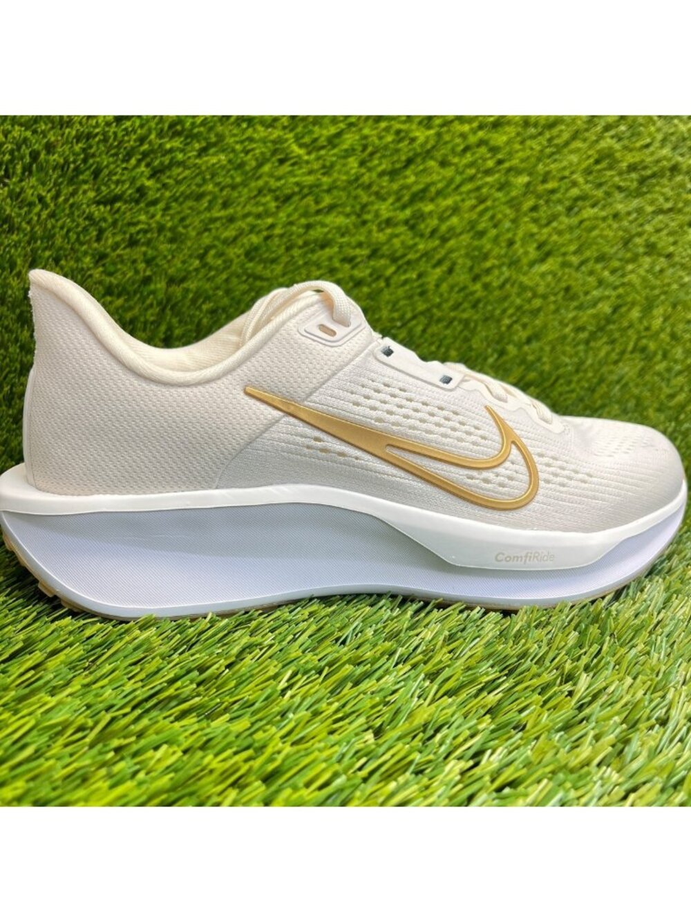 Nike Quest 6 Phantom Metallic Gold Womens Size 7 Road Running Shoes Sneakers